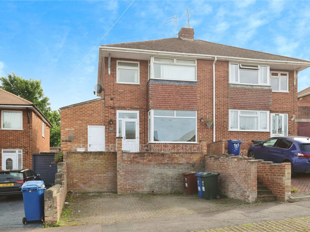 3 bed semidetached house for sale in Sinclair Avenue, Banbury