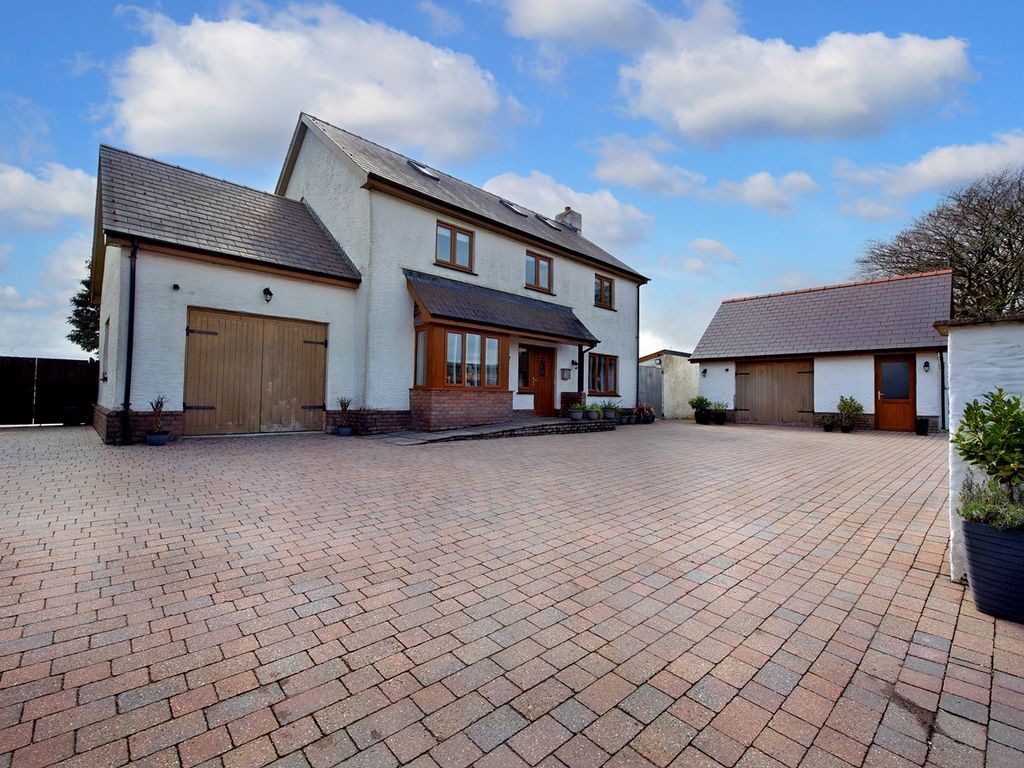 6 bed detached house for sale in Coed Y Bryn, Llandysul SA44, £540,000