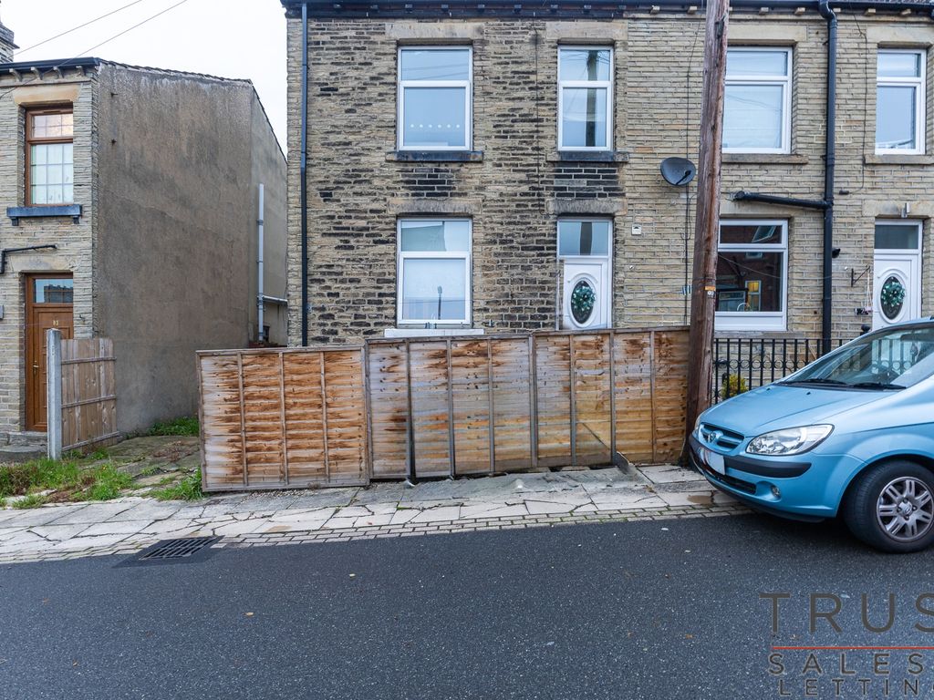 2 bed end terrace house for sale in Peel Street, Heckmondwike WF16, £
