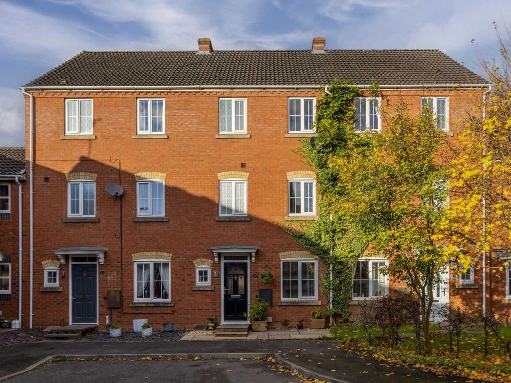 4 bed town house for sale in Kennington Oval, Trentham ST4, £289,950