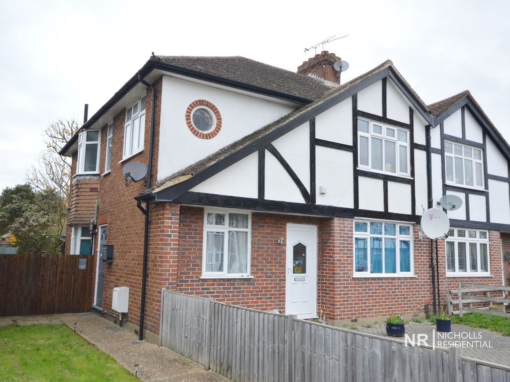 2 bed for sale in Cheshire Gardens, Chessington, Surrey. KT9