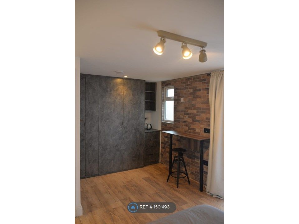 Room to rent in Hounslow, London TW5 Zoopla