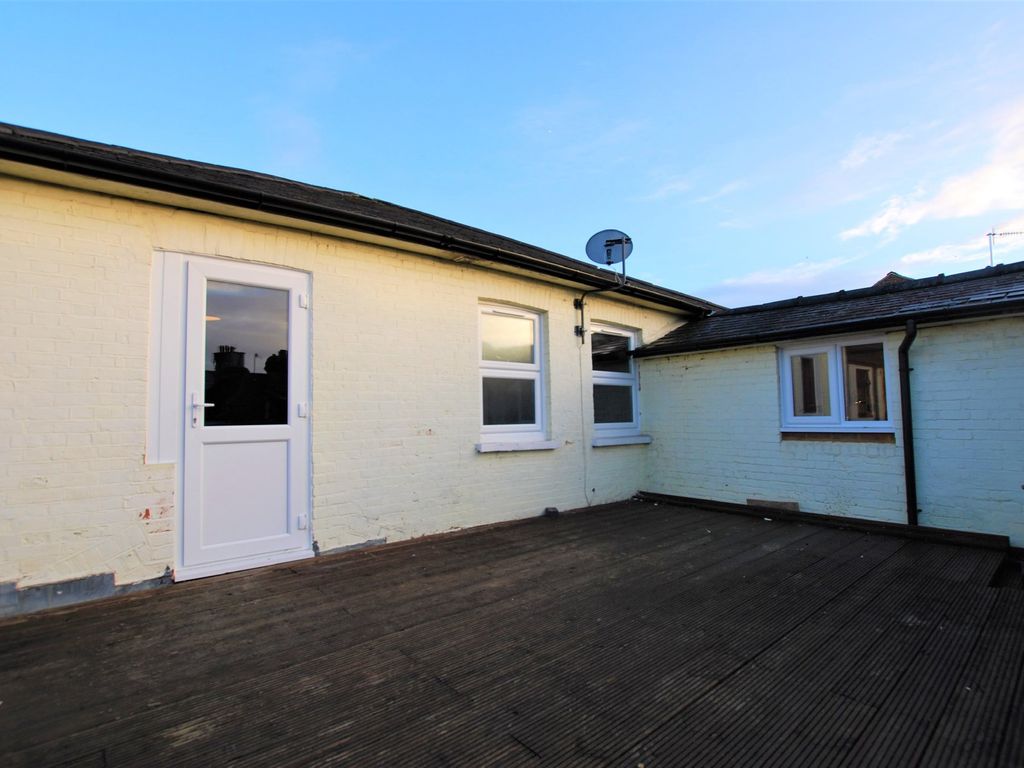 3 bed flat to rent in Stoke Road, Guildford, Surrey GU1 Zoopla