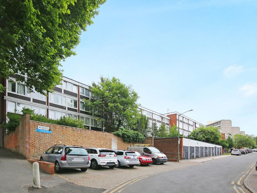 Sherfield Gardens, London SW15  