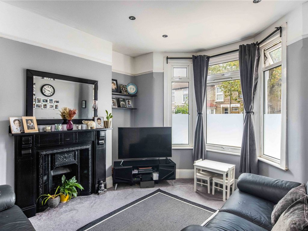 2 bed flat for sale in Neville Road, Forest Gate, London E7, £350,000