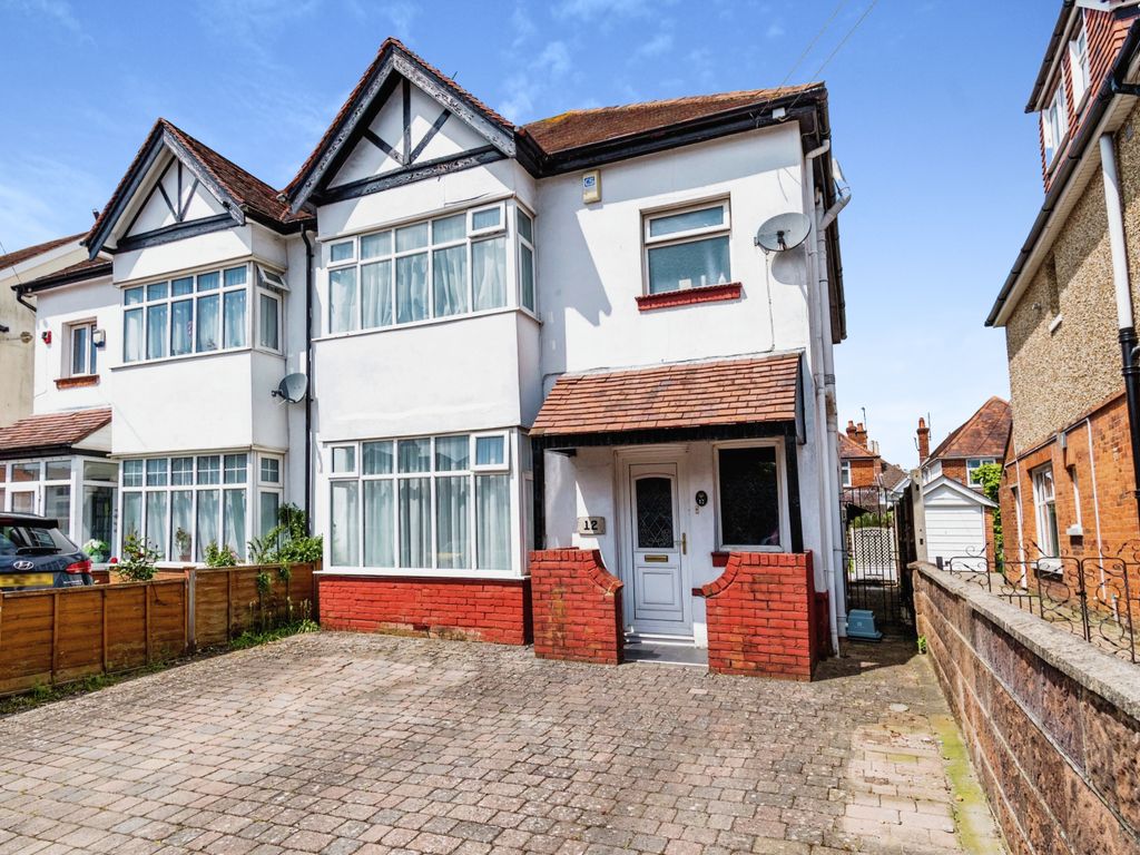 4 bed semidetached house for sale in Lumsden Avenue, Southampton SO15