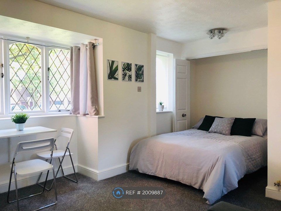 Studio to rent in Ashmere Close, Calcot, Reading RG31, £799 pcm Zoopla