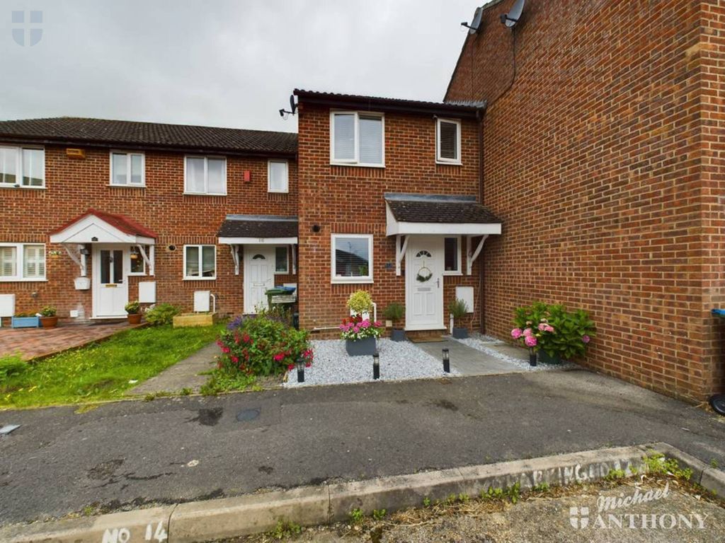 2 bed terraced house for sale in Todd Close, Aylesbury HP21, £285,000