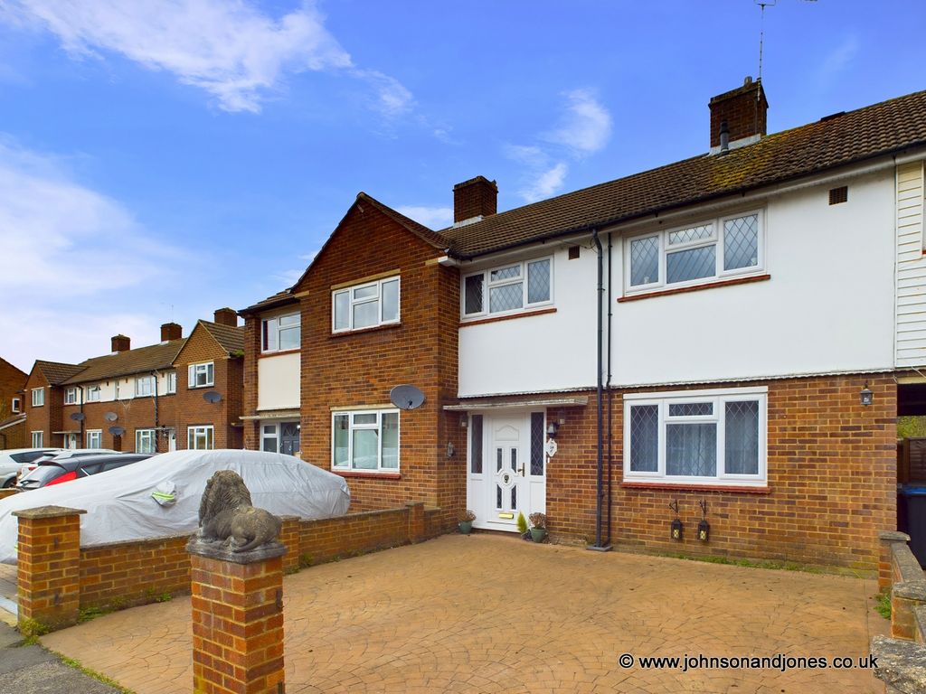 3 bed terraced house for sale in Fairway, Chertsey KT16, £465,000 Zoopla