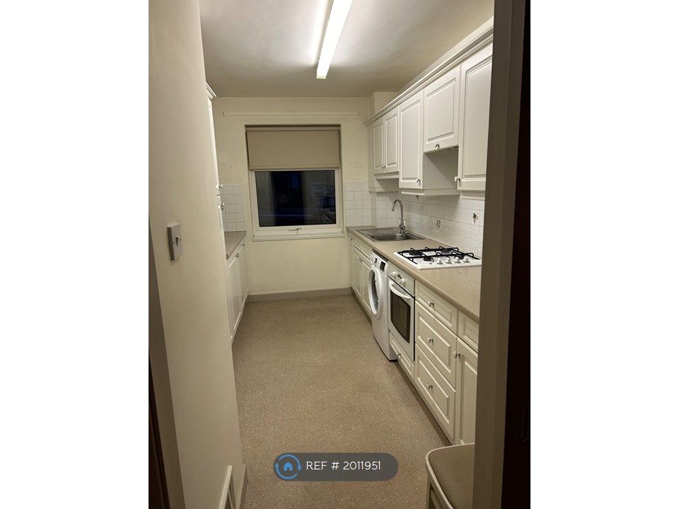 3 bed flat to rent in Caerleon, Caerleon NP18, £1,200 pcm Zoopla