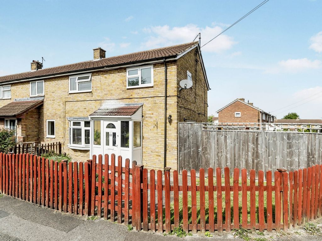 3 bed end terrace house for sale in Newman Avenue, Royston SG8, £