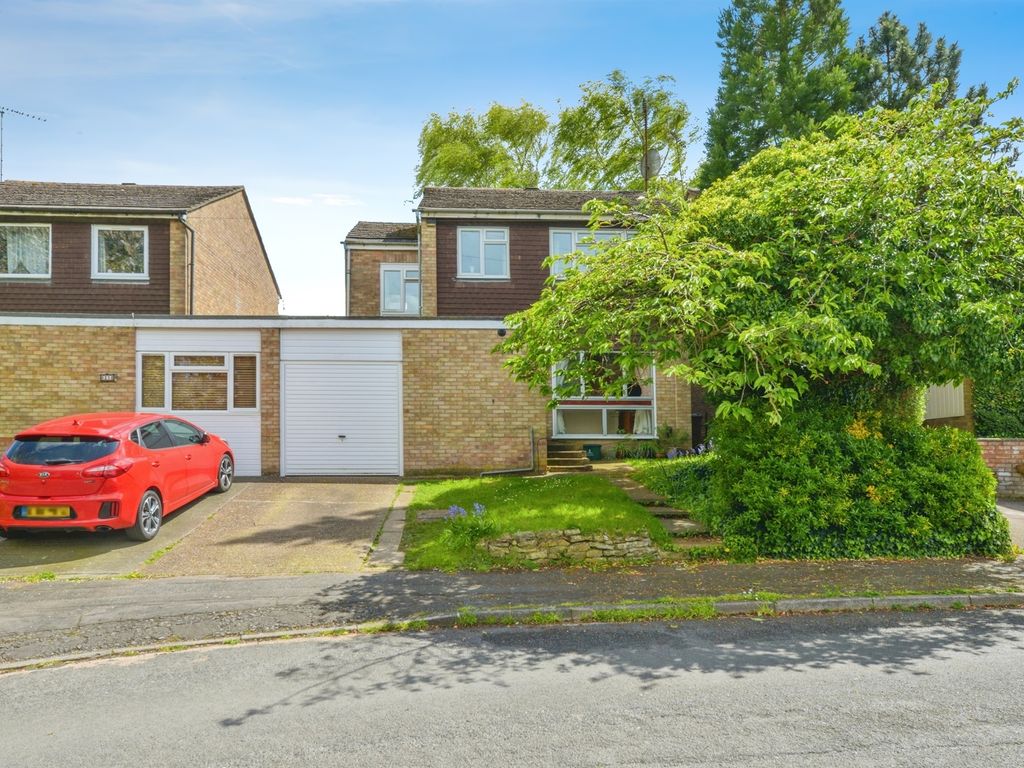 4 bed detached house for sale in Upton Close, Park Street, St. Albans