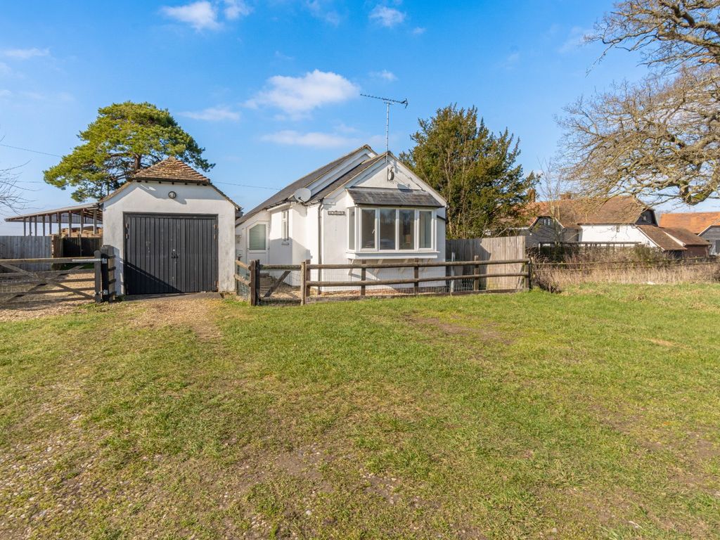 2 bed bungalow to rent in Woodside Green, Great Hallingbury,