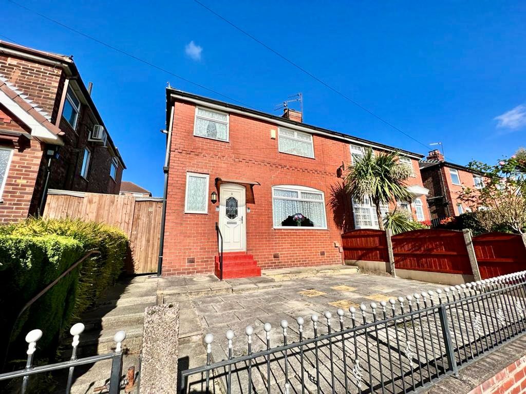 3 bed semidetached house for sale in Sevenoaks Drive, Swinton M27, £