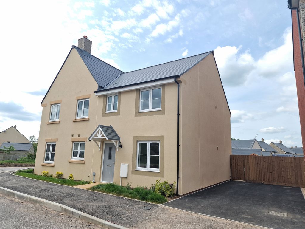 3 bed property to rent in Harebell Road, Emersons Green, Bristol BS16