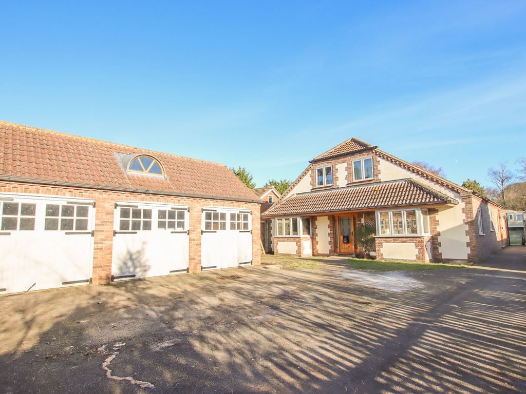 6 bed chalet for sale in Ringstead Road, Heacham, King's Lynn PE31, £