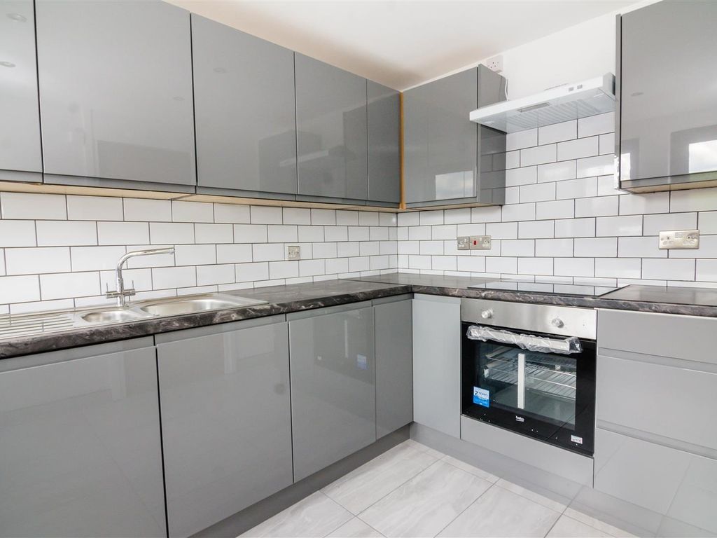 Studio to rent in Springfield Court, Banksfield Avenue, Yeadon, Leeds