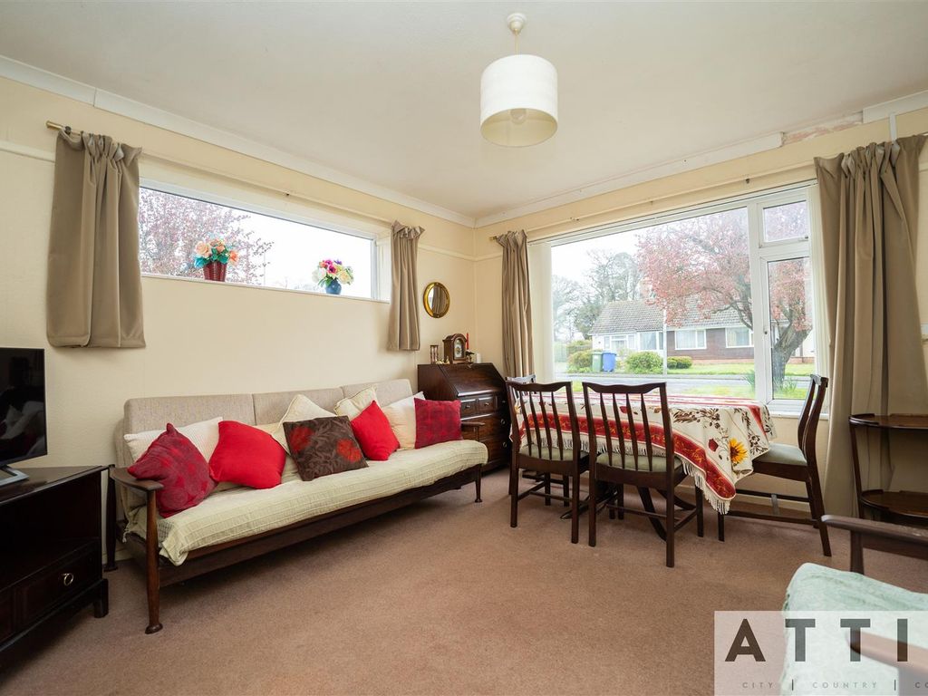 2 bed semidetached bungalow for sale in Bedingfield Crescent