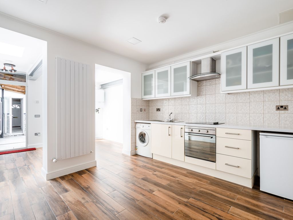 2 bed mews house for sale in New Cross Road, New Cross, London SE14