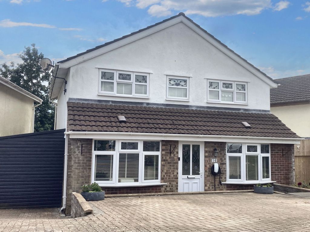 3 bed detached house for sale in Cardigan Crescent, Boverton CF61, £389,950 Zoopla