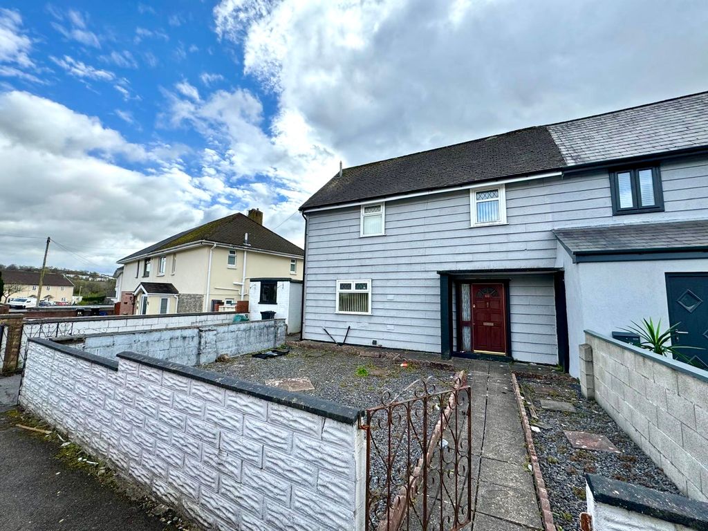 3 bed semidetached house for sale in Maple Crescent, Trefechan
