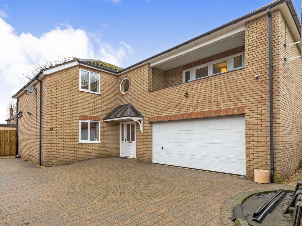 5 bed detached house for sale in Walnut Tree Walk, Wimblington, March