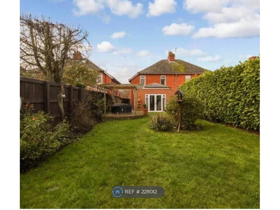 3 bed semidetached house to rent in Cherry Orchard, Highworth SN7, £