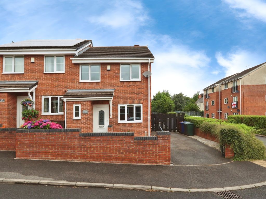 3 bed semidetached house for sale in Margaret Court, Wombwell