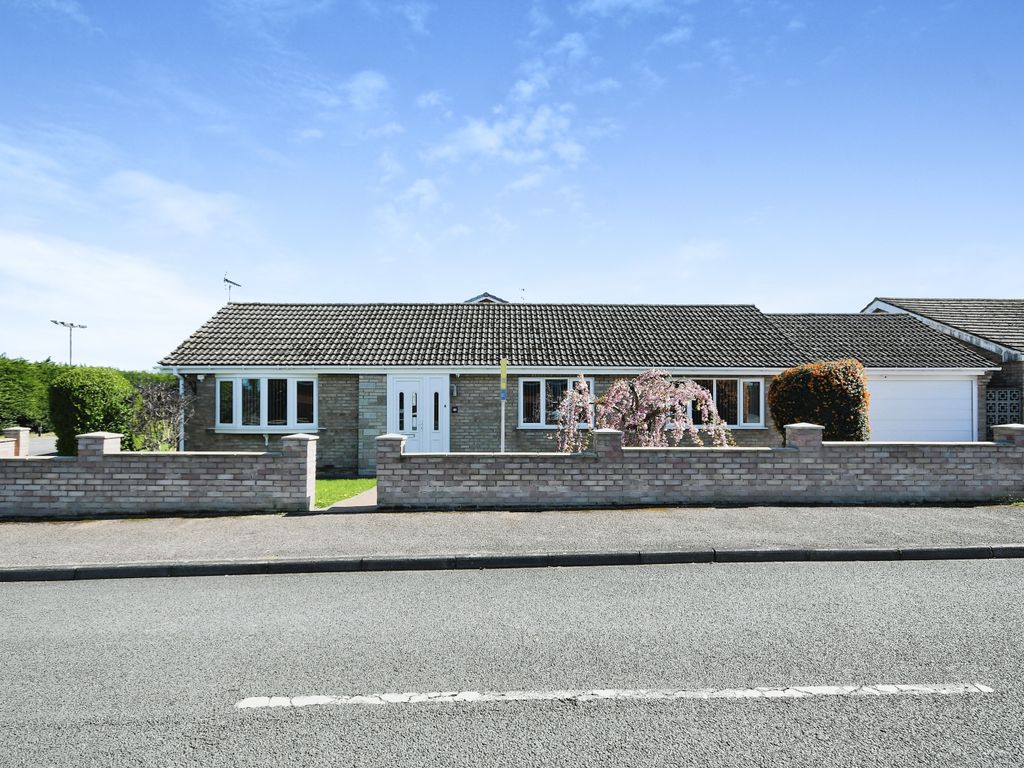 3 bed bungalow for sale in Pavilion Gardens, New Houghton, Mansfield