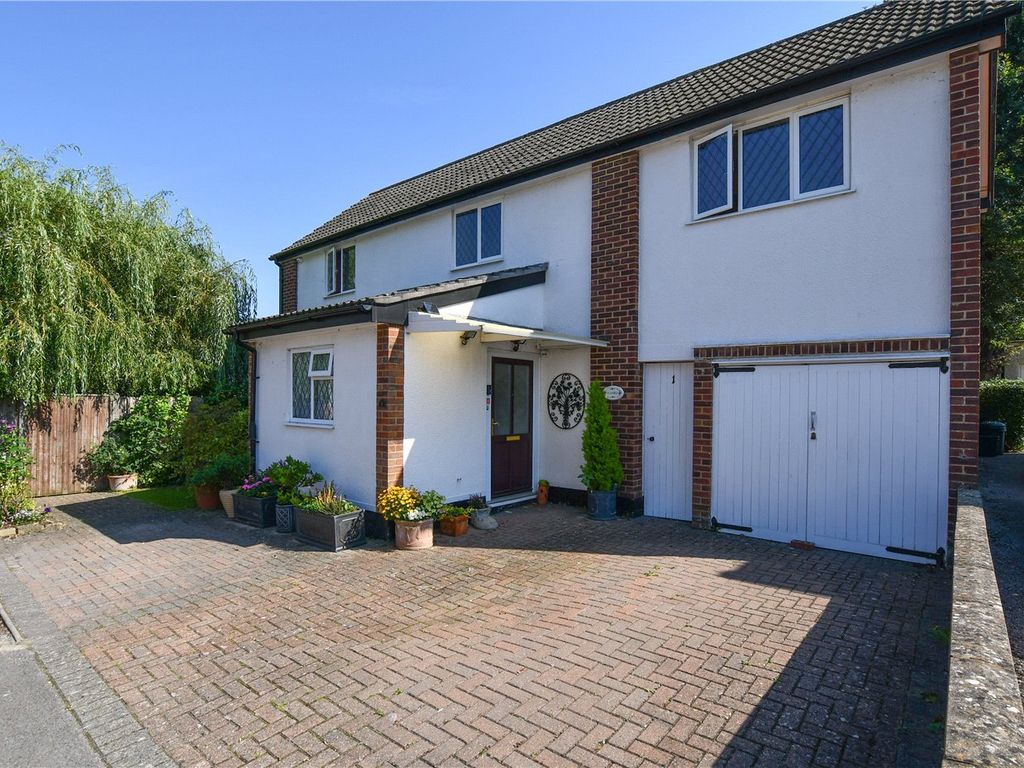 4 bed detached house for sale in Lyon Road, Crowthorne, Berkshire RG45