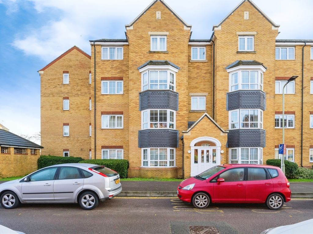 2 bed flat for sale in Henley Road, Bedford MK40, £170,000 Zoopla