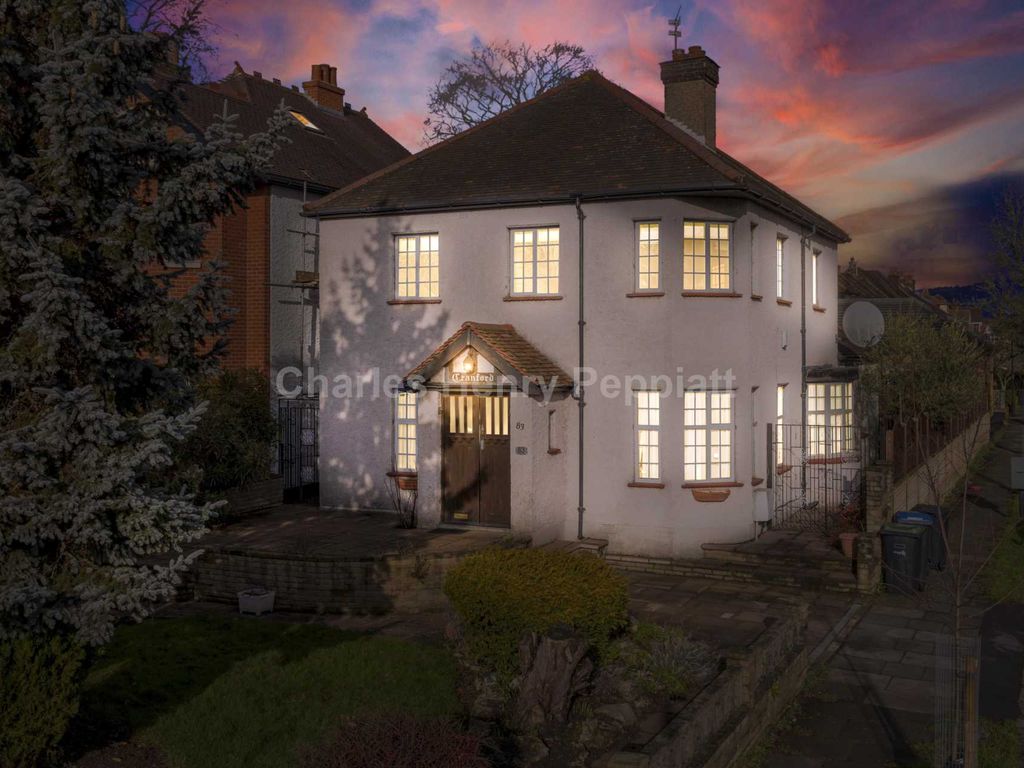 Bush Hill Road, Winchmore Hill N21  