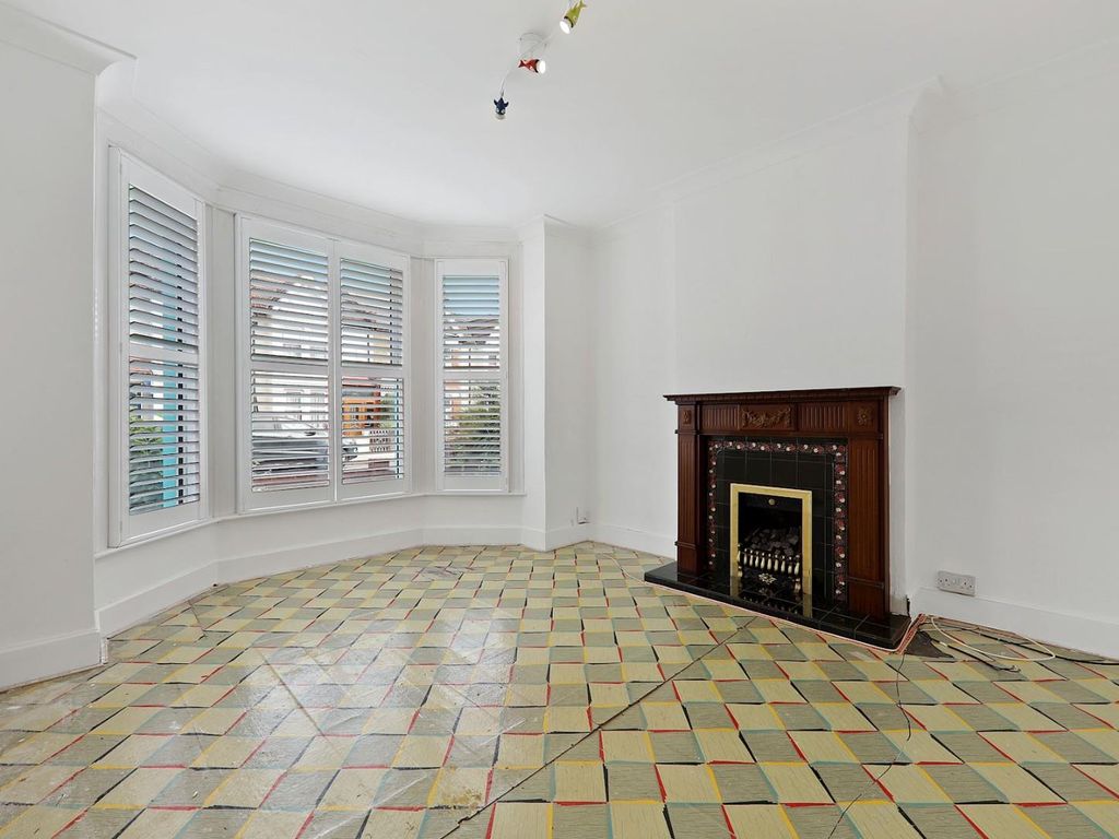 3 bed property for sale in Cambridge Road, Anerley, London SE20, £