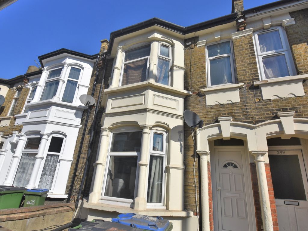 3 Bed Flat For Sale In Plumstead High Street London SE18 Zoopla 3-bed-flat-for-sale-in-plumstead-high-street-london-se18-zoopla