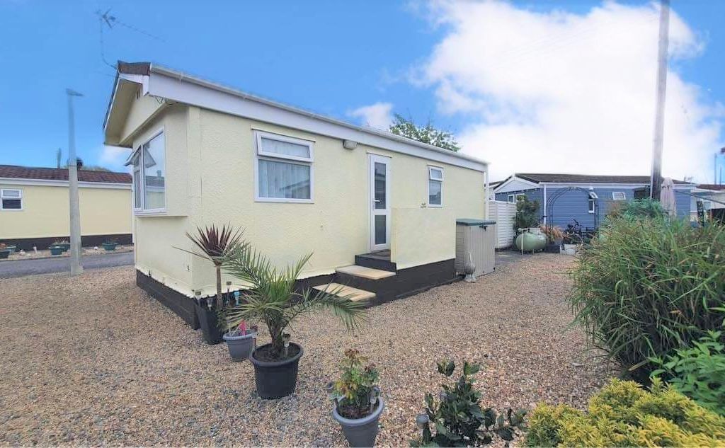 1 bed mobile/park home for sale in Hutton Park, Hutton Moor Lane, West