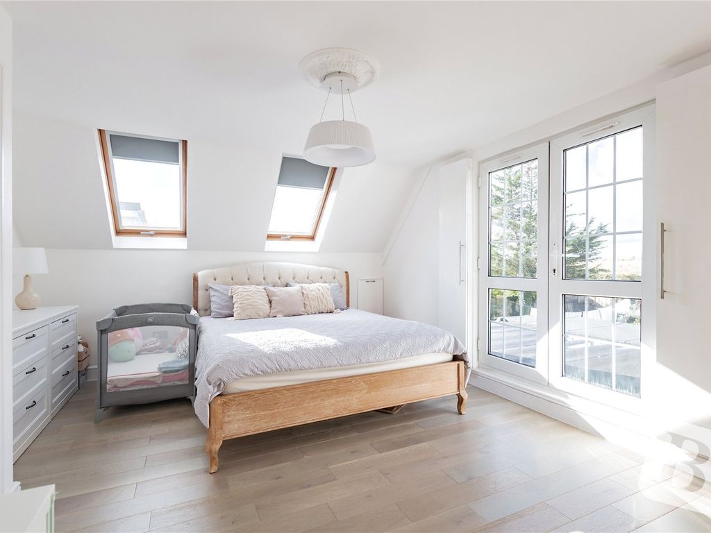5 bed detached house for sale in Stanley Road North, Rainham RM13, £