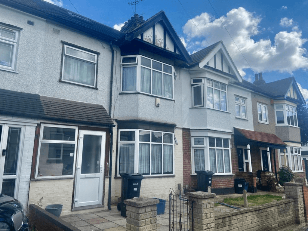 4 bed terraced house for sale in Mansted Gardens, Chadwell Heath