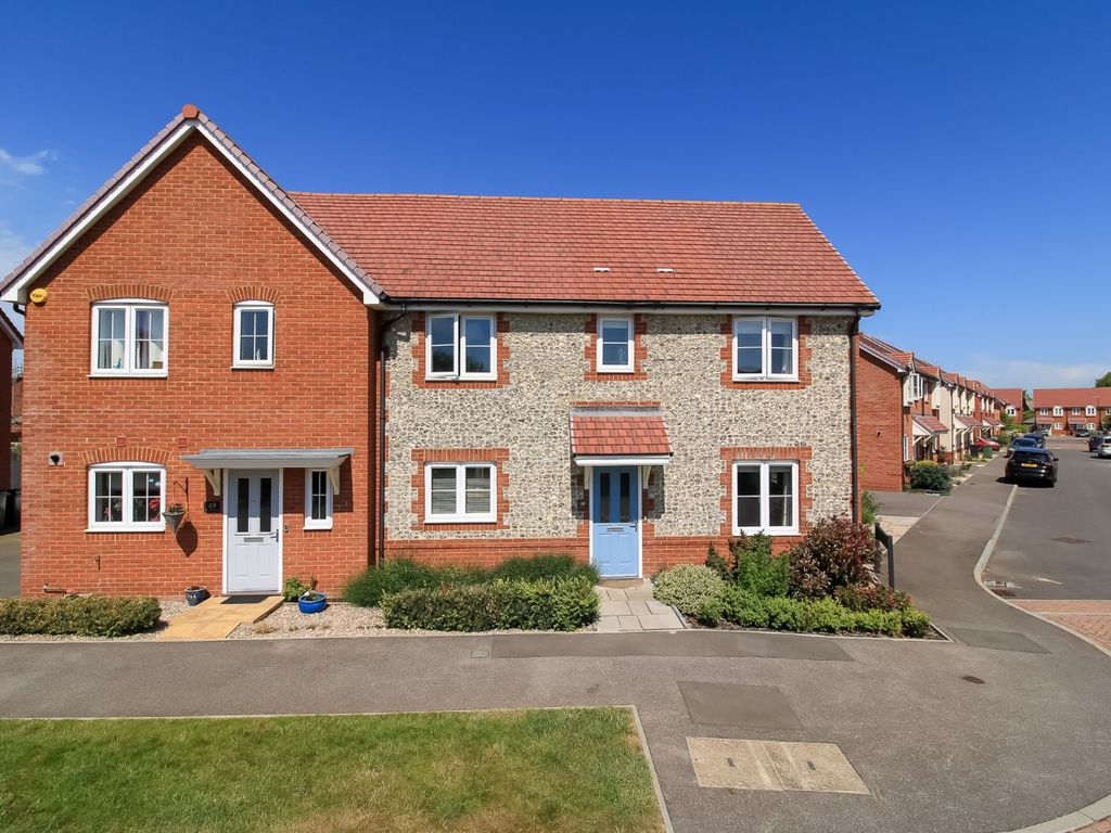 3 bed semidetached house for sale in Henry Lock Way, Littlehampton