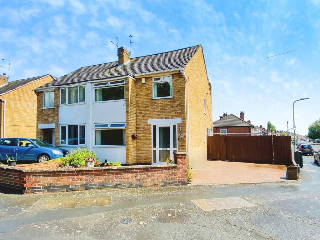 4 bed semidetached house for sale in Fielding Road, Birstall LE4, £