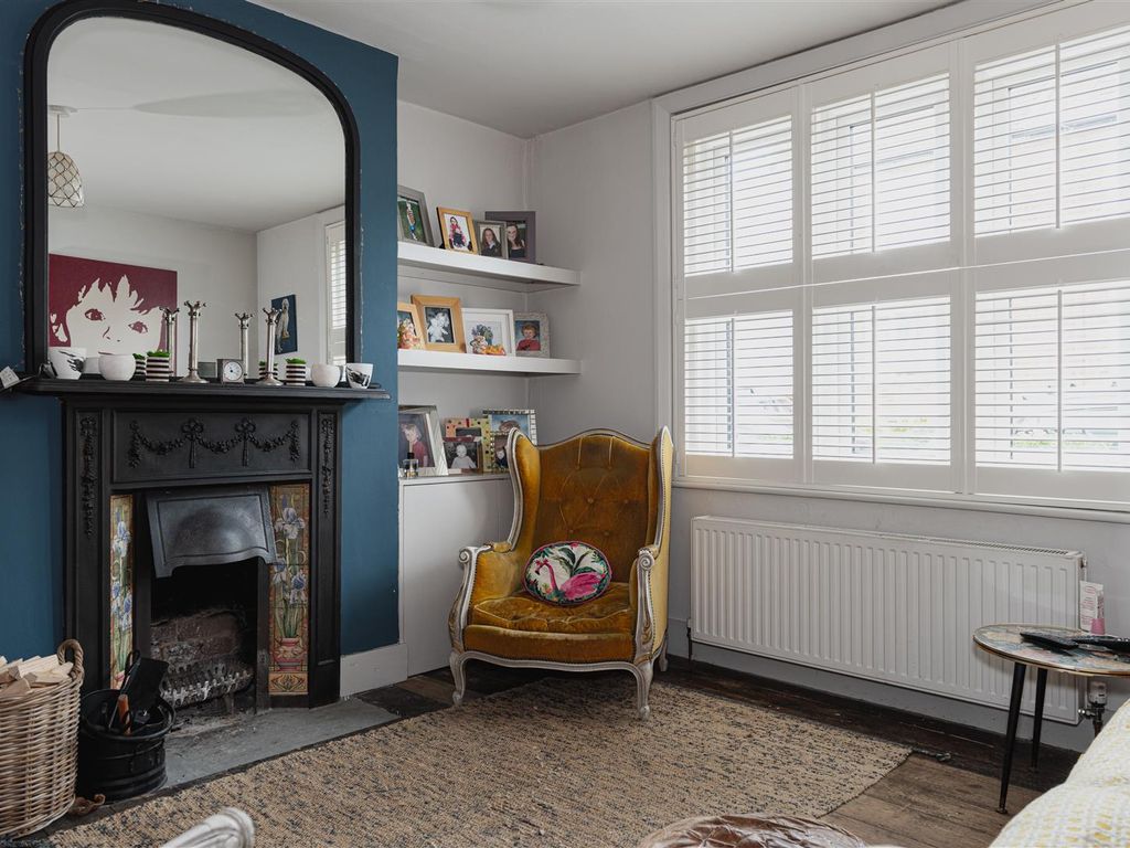 3 bed semidetached house for sale in Priory Road, Reigate RH2, £