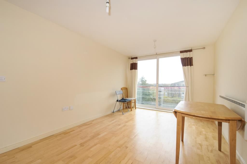 2 bed flat to rent in Bedfont Lane, Feltham TW13 Zoopla