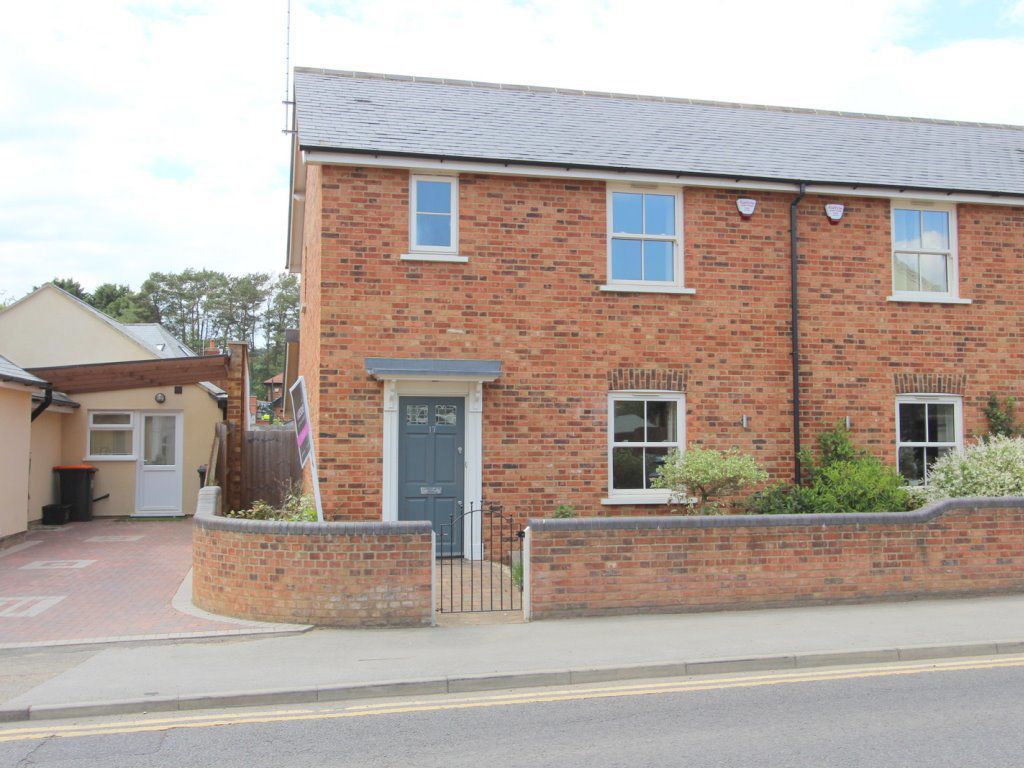 2 bed property to rent in Woburn Road, Heath And Reach, Leighton