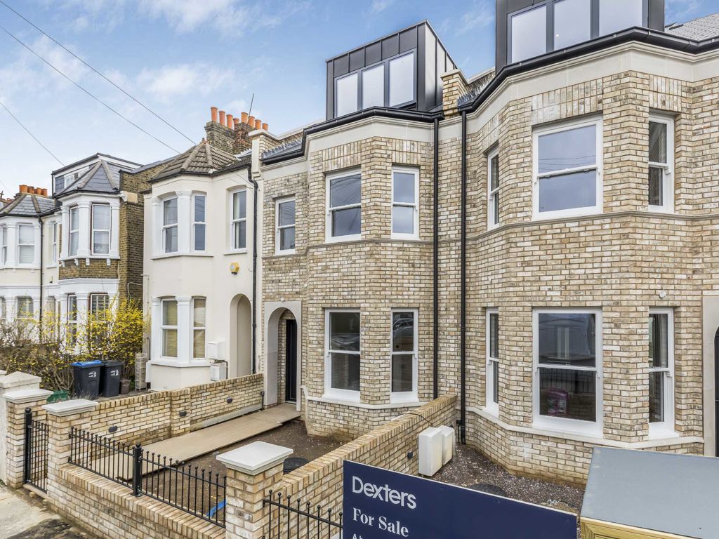New home, 3 bed flat for sale in Hamilton Road, London SW19, £835,000