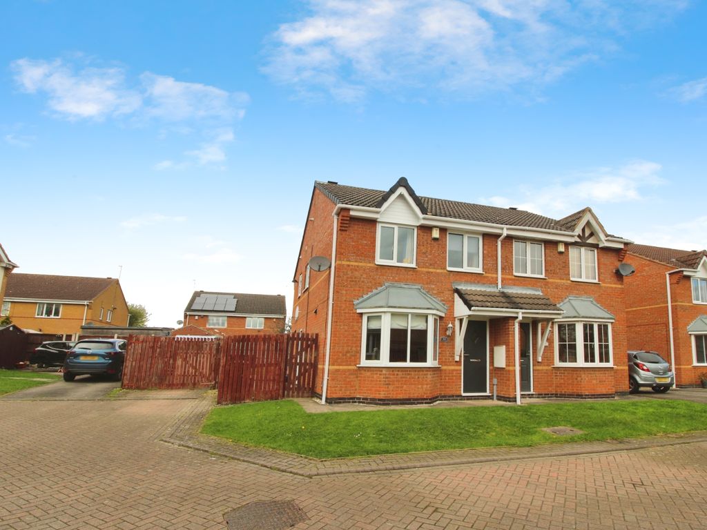 3 bed semidetached house for sale in Shaw Avenue, Normanton WF6, £