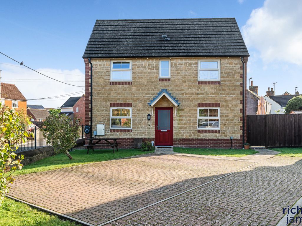 3 bed detached house for sale in Bunce Court, Purton SN5, £375,000 Zoopla