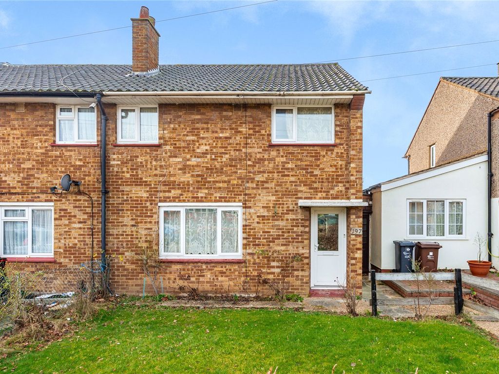 3 bed end terrace house for sale in Rose Lane, Romford RM6, £325,000