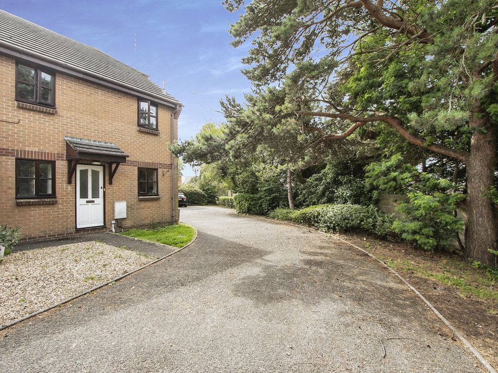 2 bed flat for sale in Nathan Gardens, Hamworthy, Poole, Dorset BH15