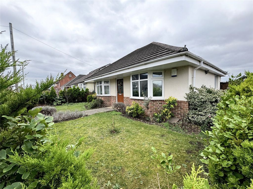 2 bed bungalow for sale in Cranbrook Road, Poole BH12, £325,000 Zoopla