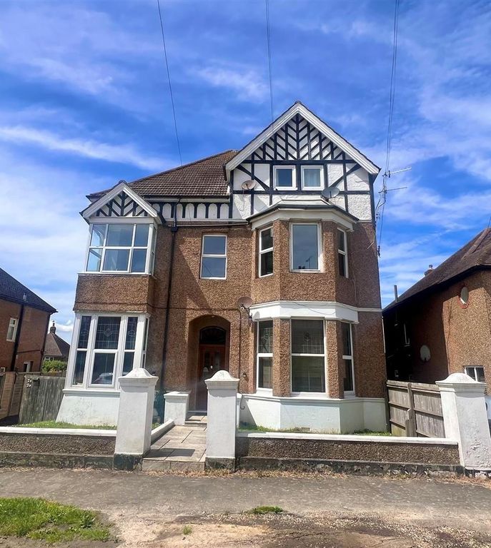 2 bed flat for sale in St. Davids Avenue, BexhillOnSea TN40, £200,000