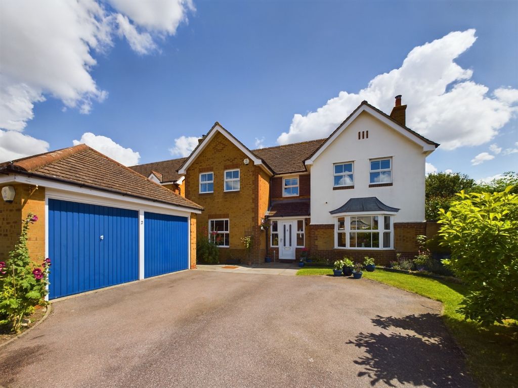 4 bed detached house for sale in Sparrow Close, Watermead, Aylesbury